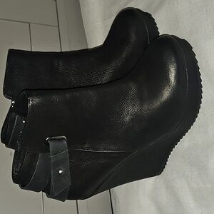 Aldo Savary Black Wedge Ankle Boots Sz 8